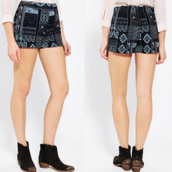 Urban Outfitters High Waisted Shorts - Picture 3 of 4